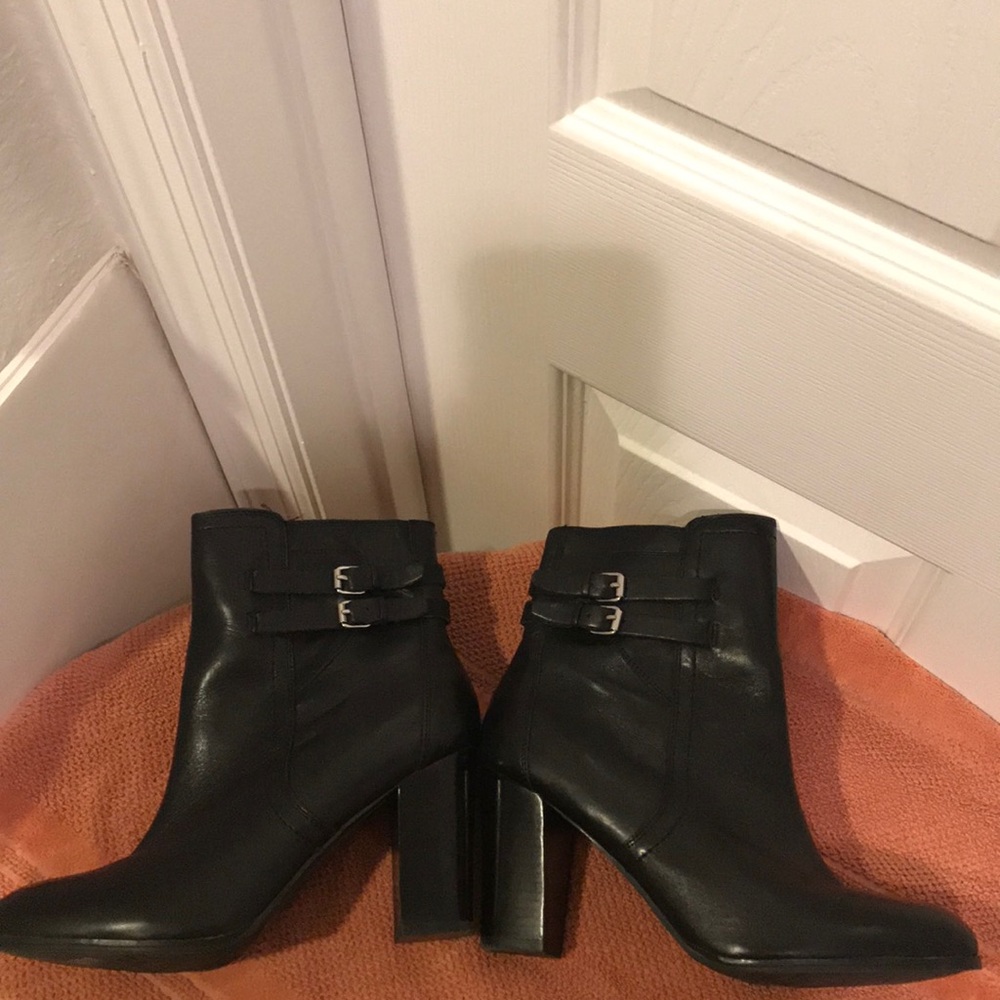 Marc Fisher black leather booties 9M
